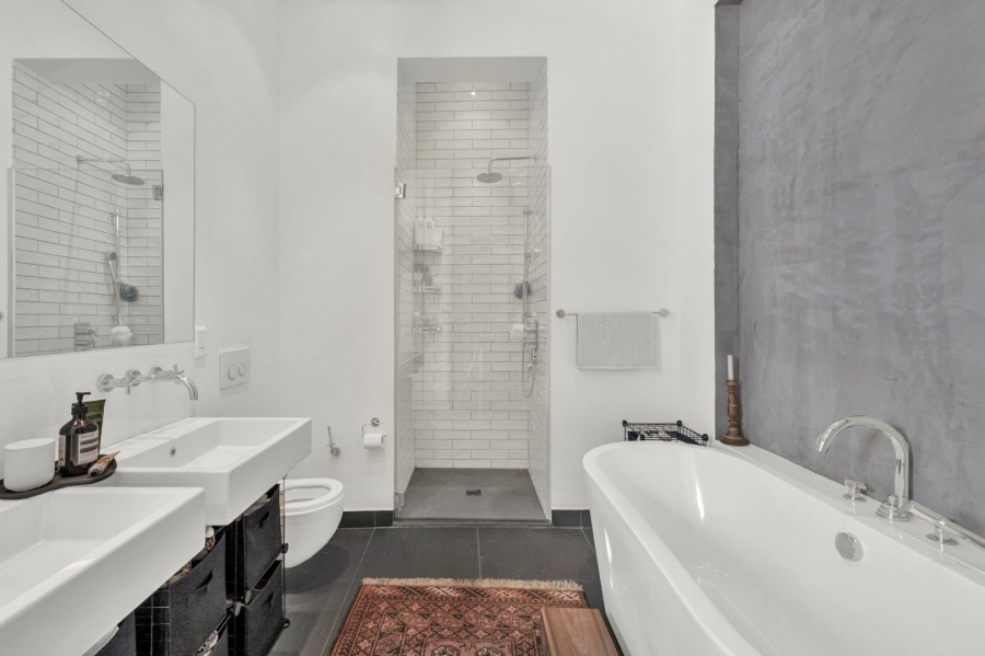 4 Bedroom Property for Sale in Oranjezicht Western Cape